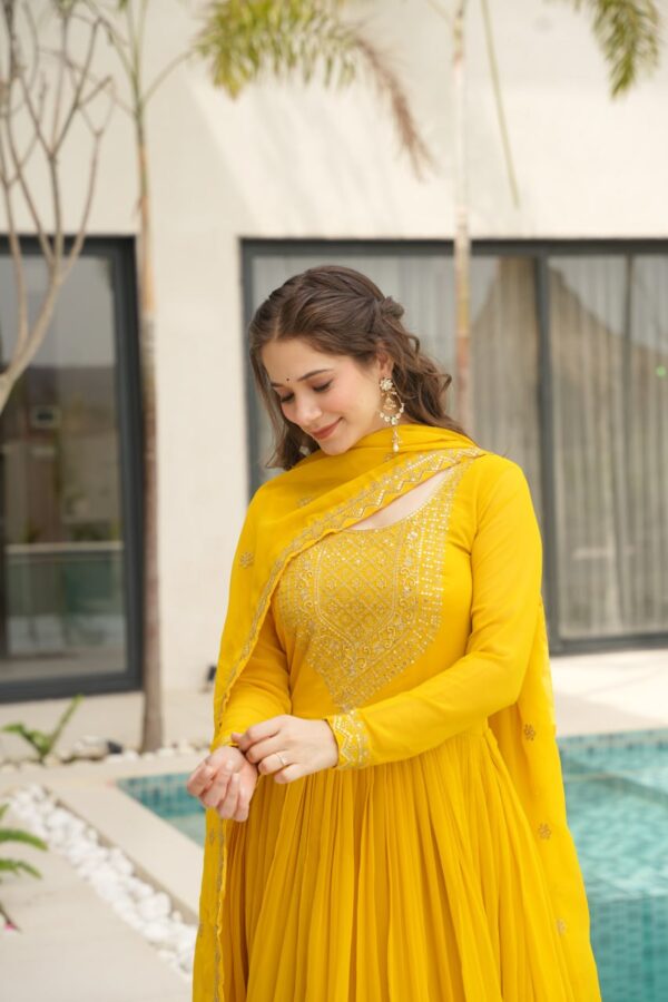 Women's Cotton Embroidered Anarkali Gown With Dupatta Set - Image 16