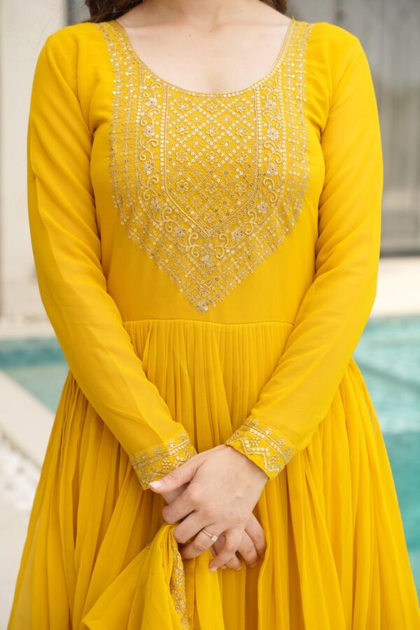 Women's Cotton Embroidered Anarkali Gown With Dupatta Set - Image 18